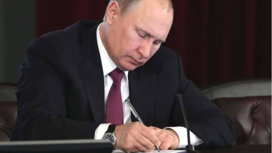 Президент России подписал закон о предустановке российского ПО на смартфоны, ПК и смарт-ТВ
