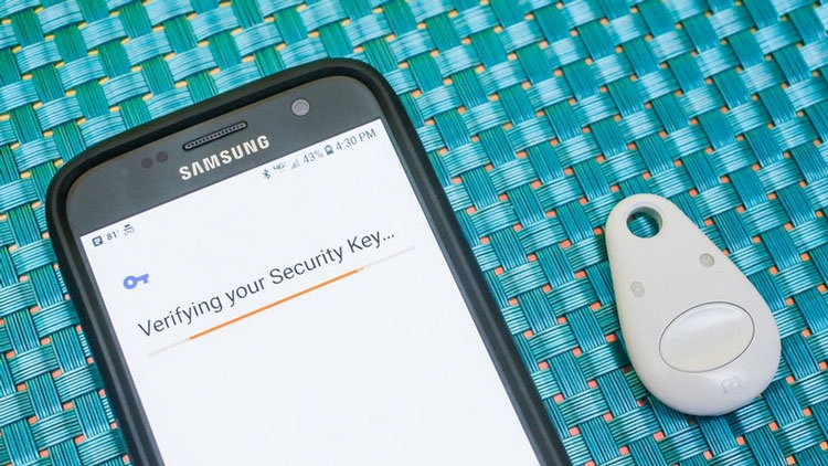 Google бесплатно заменит «дырявые» аппаратные ключи Bluetooth Titan Security Key для входа в аккаунт
