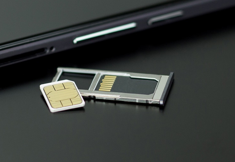 В российские SIM-карты установят импортные чипы