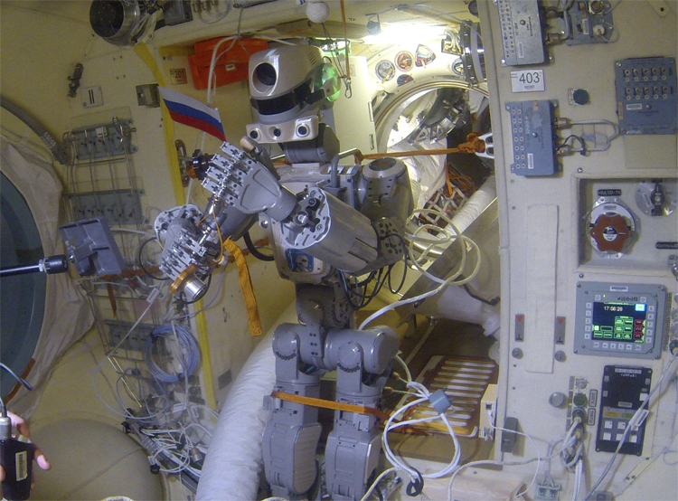 Российский робот для работы в открытом космосе обретет «лицо» весной