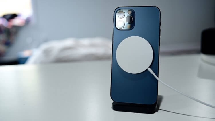 Apple признала проблему с беспроводной зарядкой iPhone 12 и работает над её решением