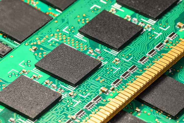 Цены на оперативную память DRAM заметно подскочили на фоне дефицита полупроводников
